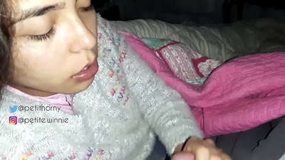 ΚΑΤΑΠΊΝΩ ΌΛΟ ΤΟ ΣΥΣΣΩΡΕΥΜΈΝΟ ΓΆΛΑ ΤΟΥ ΣΥΖΎΓΟΥ ΜΟΥ - ΔΕΊΧΝΟΝΤΑΣ ΤΗ ΓΛΏΣΣΑ ΜΟΥ ΜΕ ΣΠΈΡΜΑ